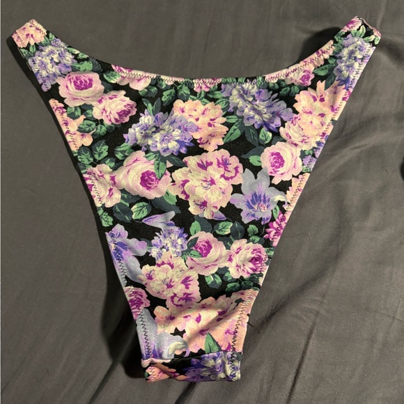 Victoria secret suit - Picture 2 of 3